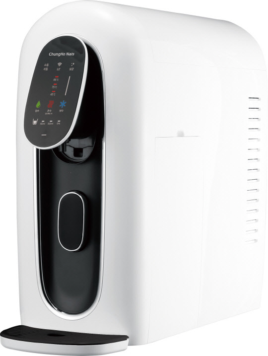 청호나이스 최초 직수형 정수기 '이과수 정수기 토스(TOS)' <청호나이스 제공>